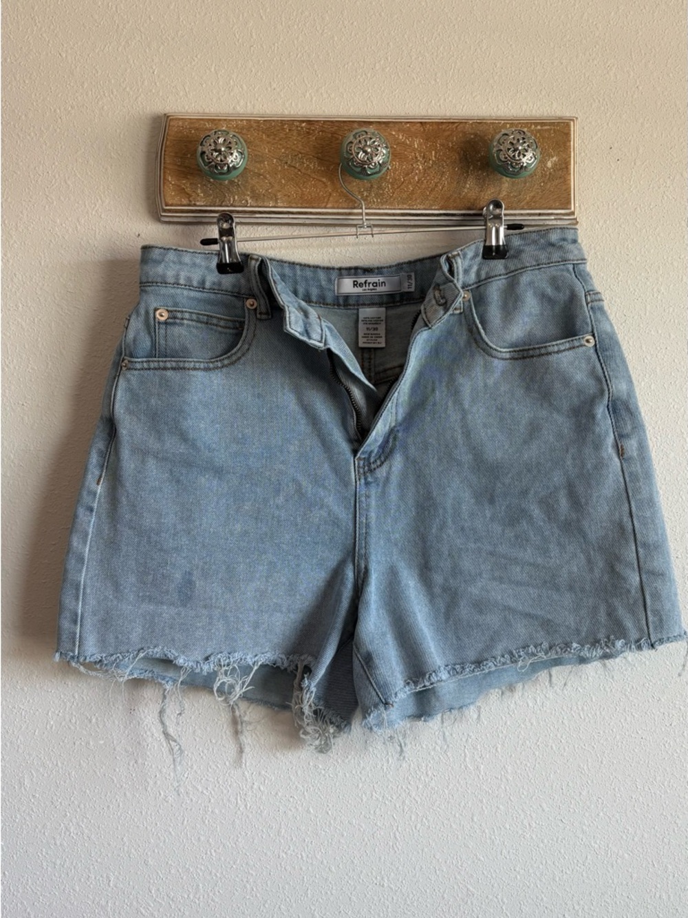 Refrain Light Blue High-Waist Denim Cutoff Shorts